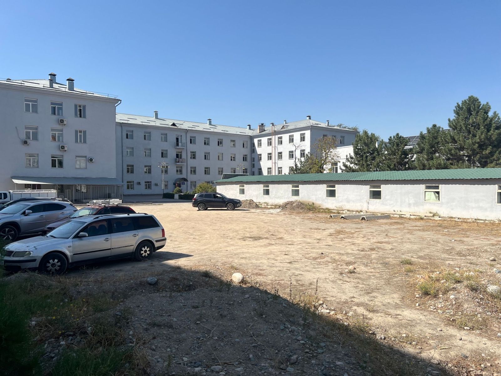 Участок во дворе университета сегодня